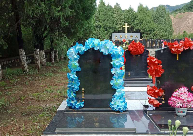 基督教區(qū):復(fù)活碑