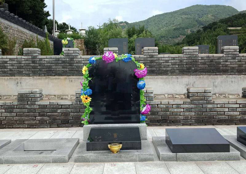 靜安五區(qū):平安碑