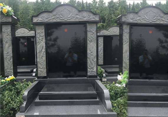 世尊北三B區(qū):龍鳳呈祥碑