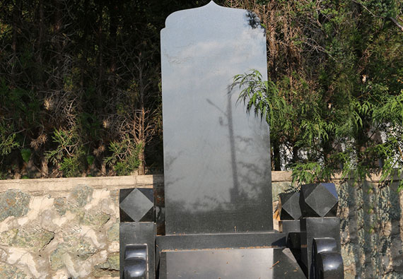 標準園區(qū):典雅藝術碑