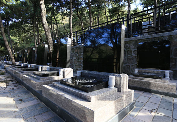 望舒園(十二區(qū)):松泰碑
