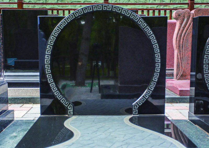 瑤華區(qū)天齊園:天齊園立碑