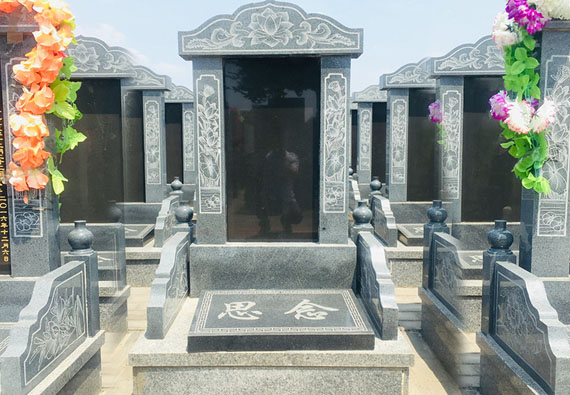 忠孝園一區(qū):思念碑