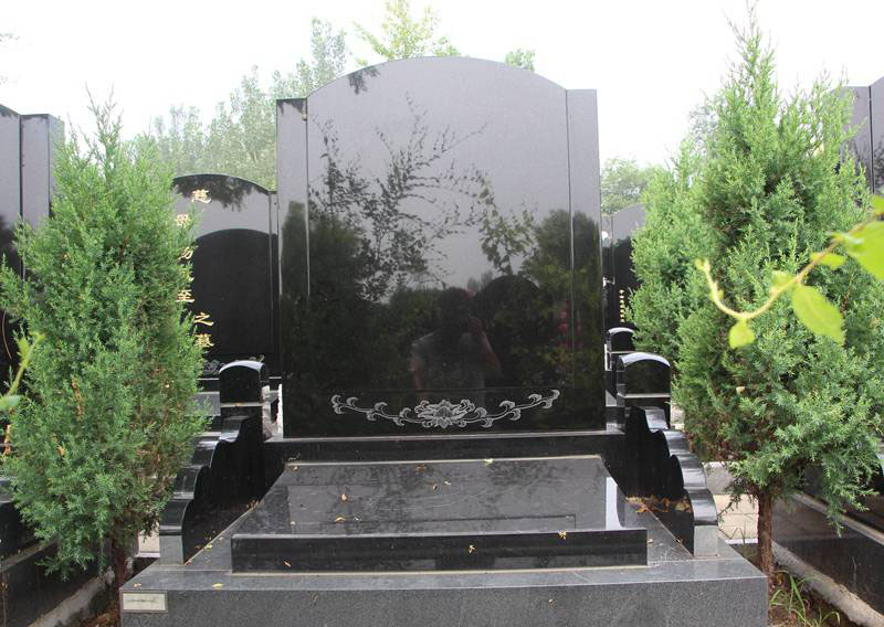 青翠園4A區(qū):立碑4A