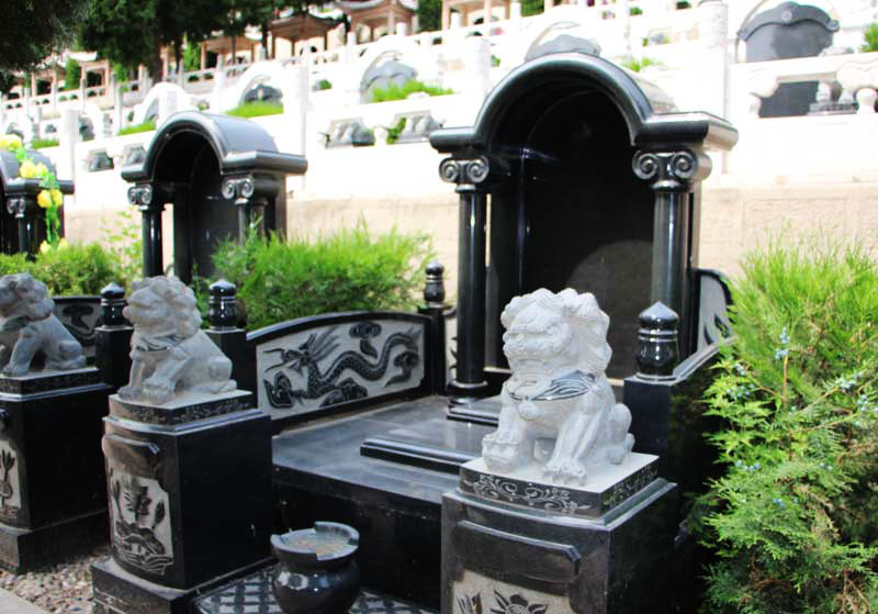 龍圣園:感恩回報(bào)碑
