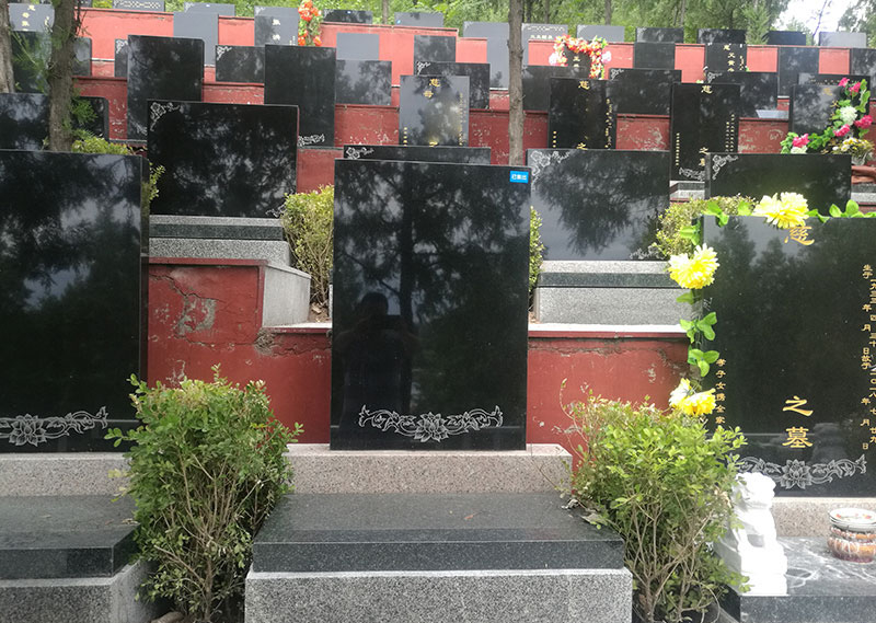 萬(wàn)祿園:萬(wàn)祿園立碑