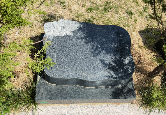 景仰園臥碑