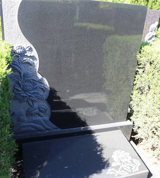 標(biāo)準(zhǔn)墓區(qū)至清碑